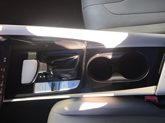 Used 2023 Silver Hyundai Limited image 19