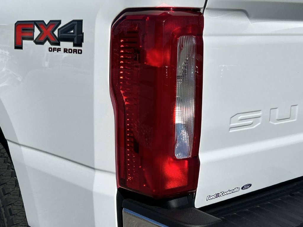 New 2027 Oxford White Ford F-250® XLT image 11