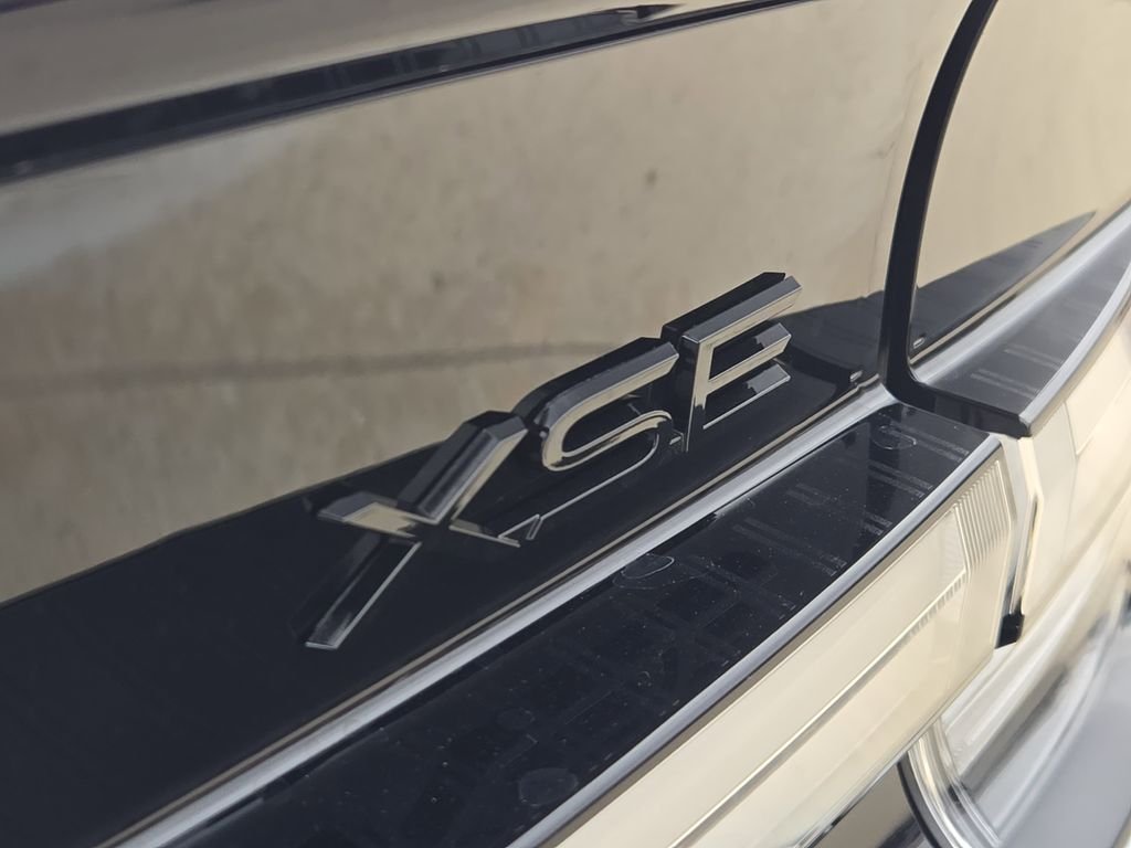2026 Toyota Prius Plug-in Hybrid XSE - Photo 8
