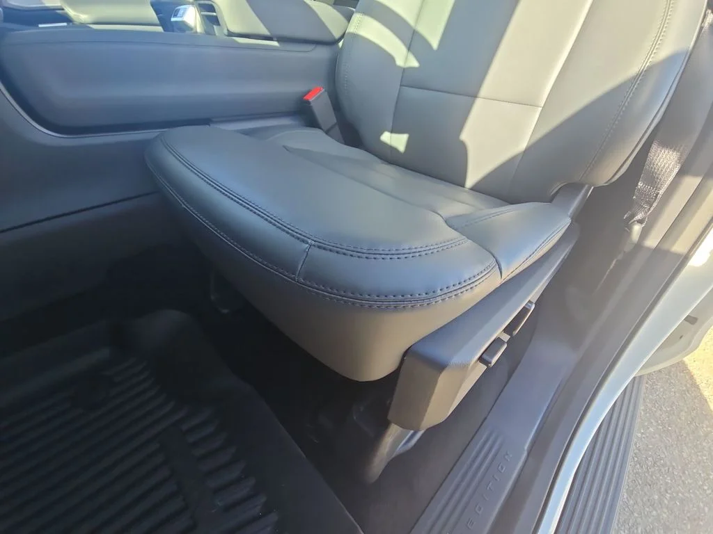 New 2026 Star White Metallic Tri-Coat Ford MAX Active image 24
