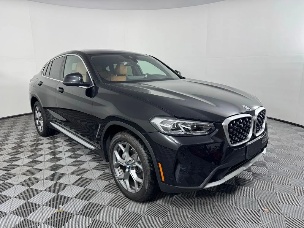 Certified Used 2025 Black Sapphire Metallic BMW xDrive30i image 3