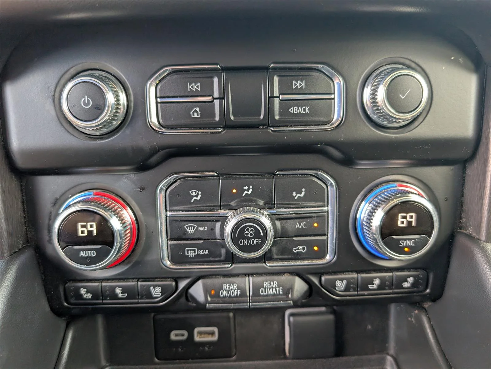 Used 2023 Sterling Metallic GMC AT4 image 16