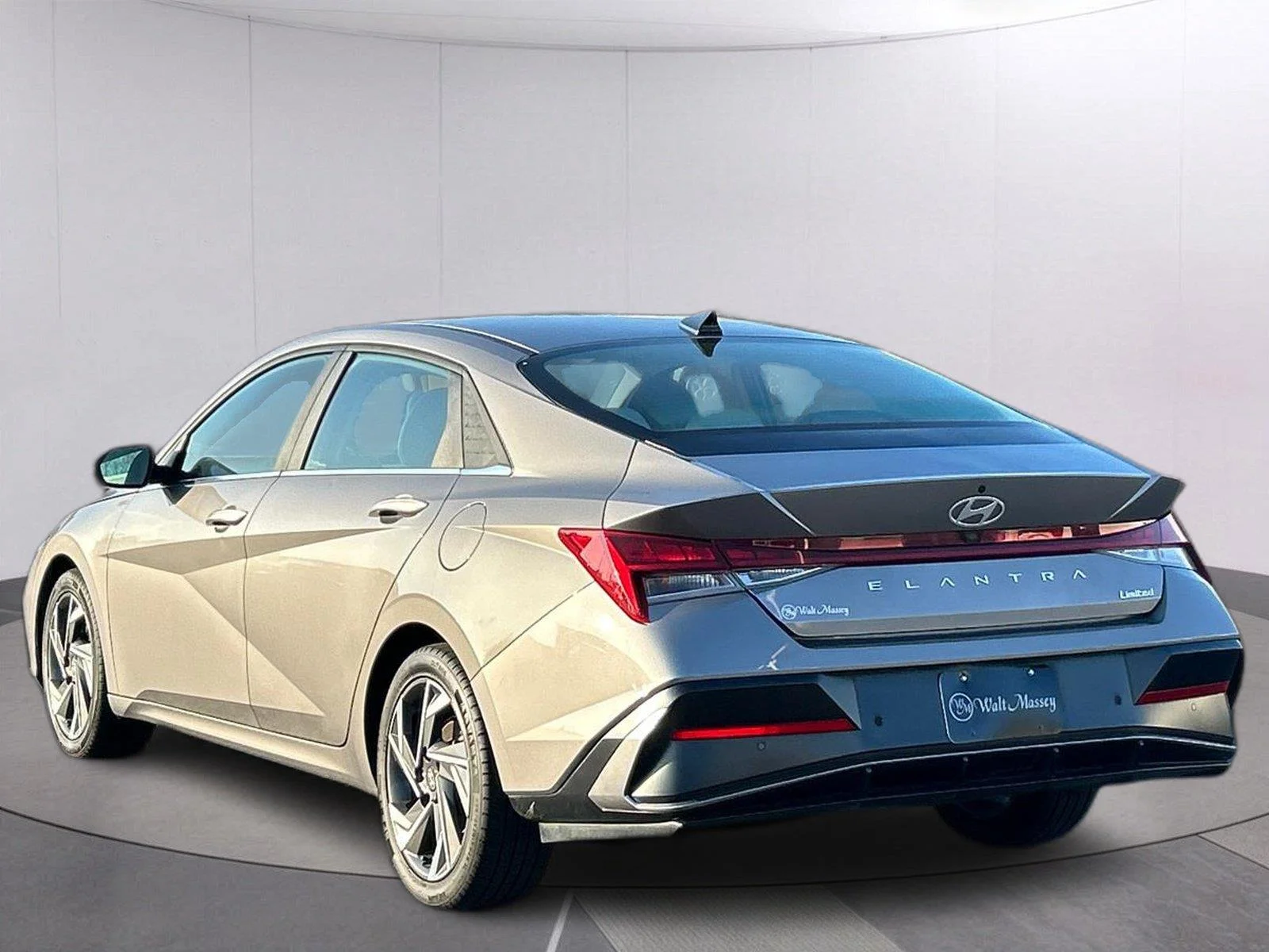 Used 2024 Fluid Metal Hyundai Limited image 3