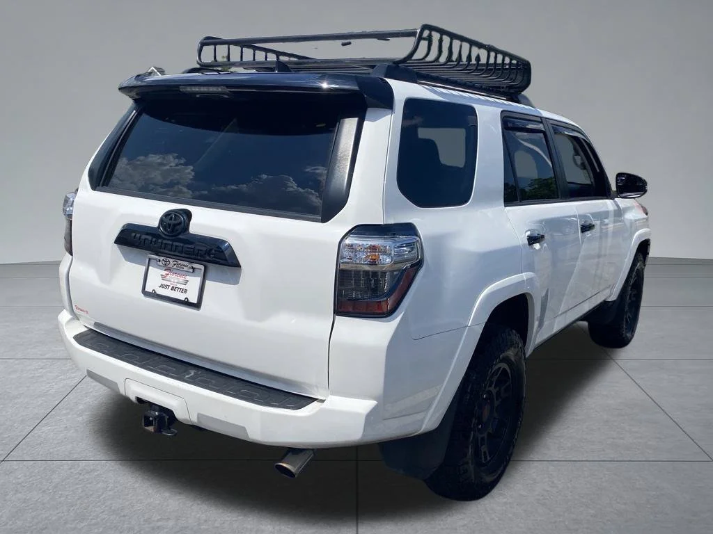 Used 2021 White Toyota Venture image 11