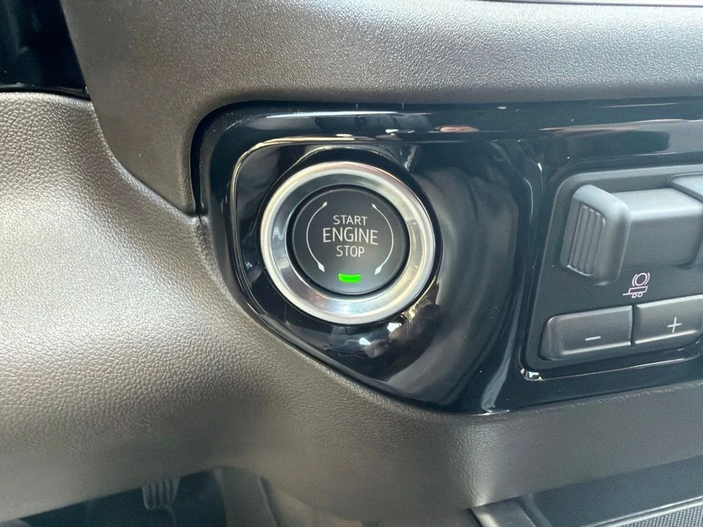 New 2026 Onyx Black GMC SLT image 19