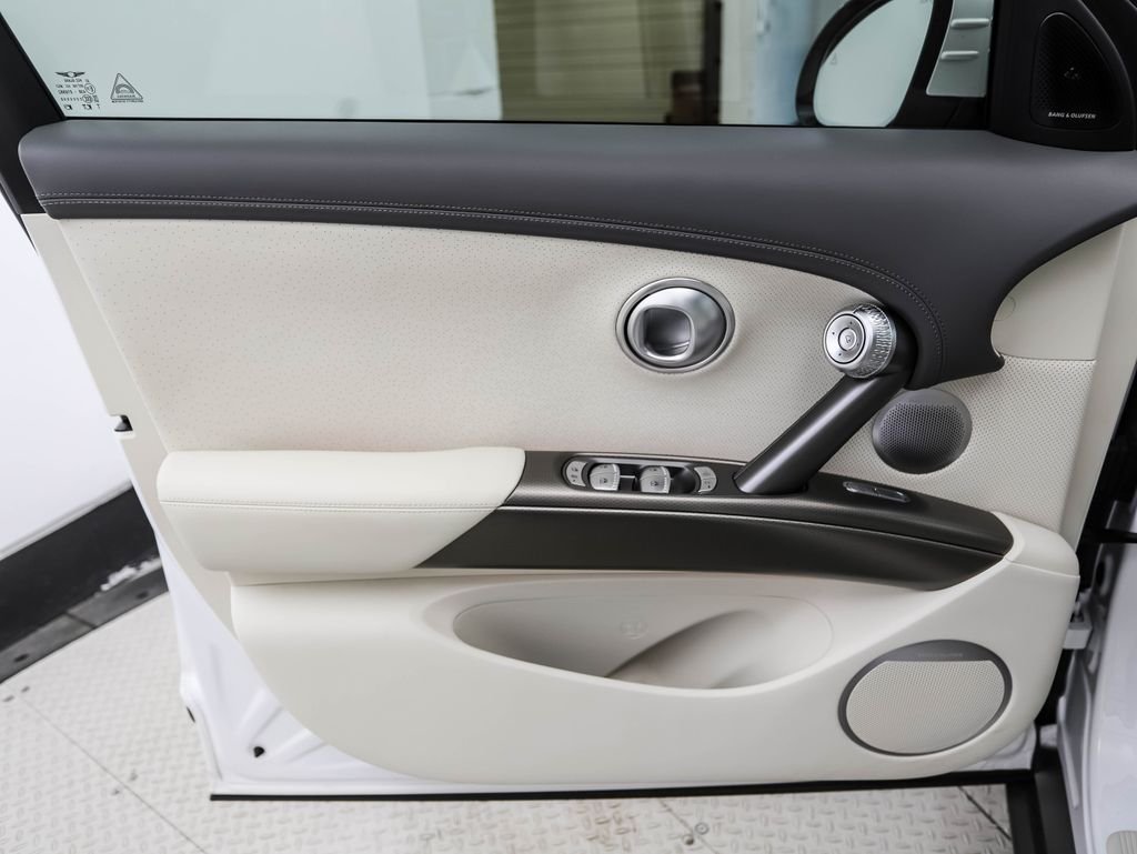Used 2023 White Genesis Advanced image 9