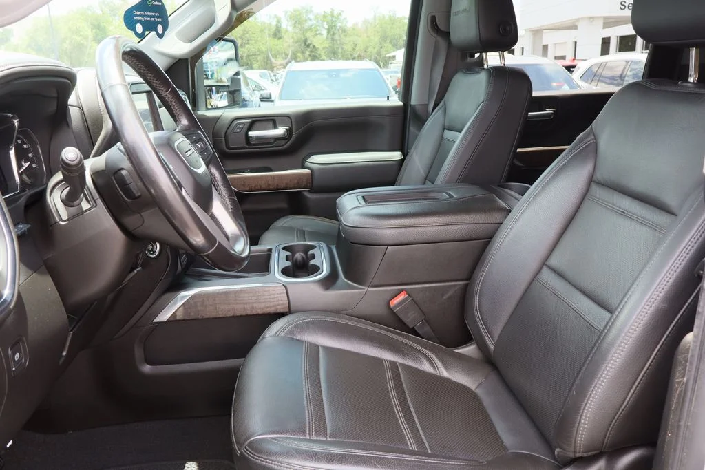 Used 2022 White GMC Denali image 24