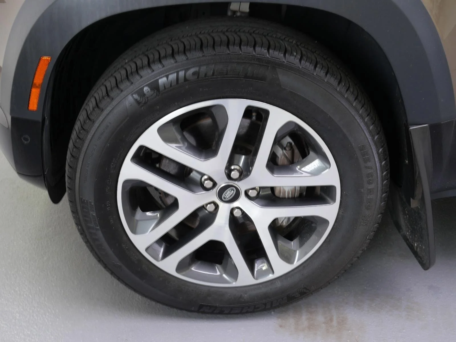Used 2022 Gondwana Stone Metallic Land Rover X-Dynamic HSE image 14