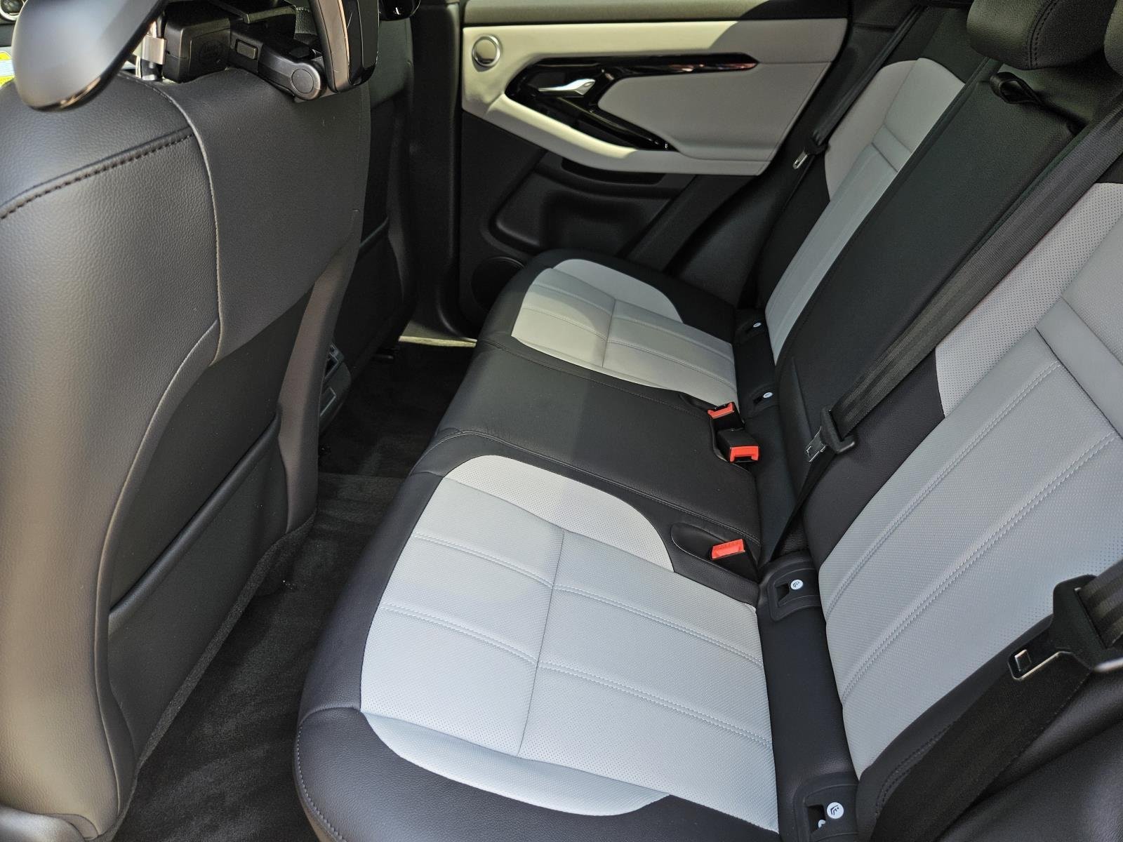 New 2026 Santorini Black Land Rover Dynamic SE image 26