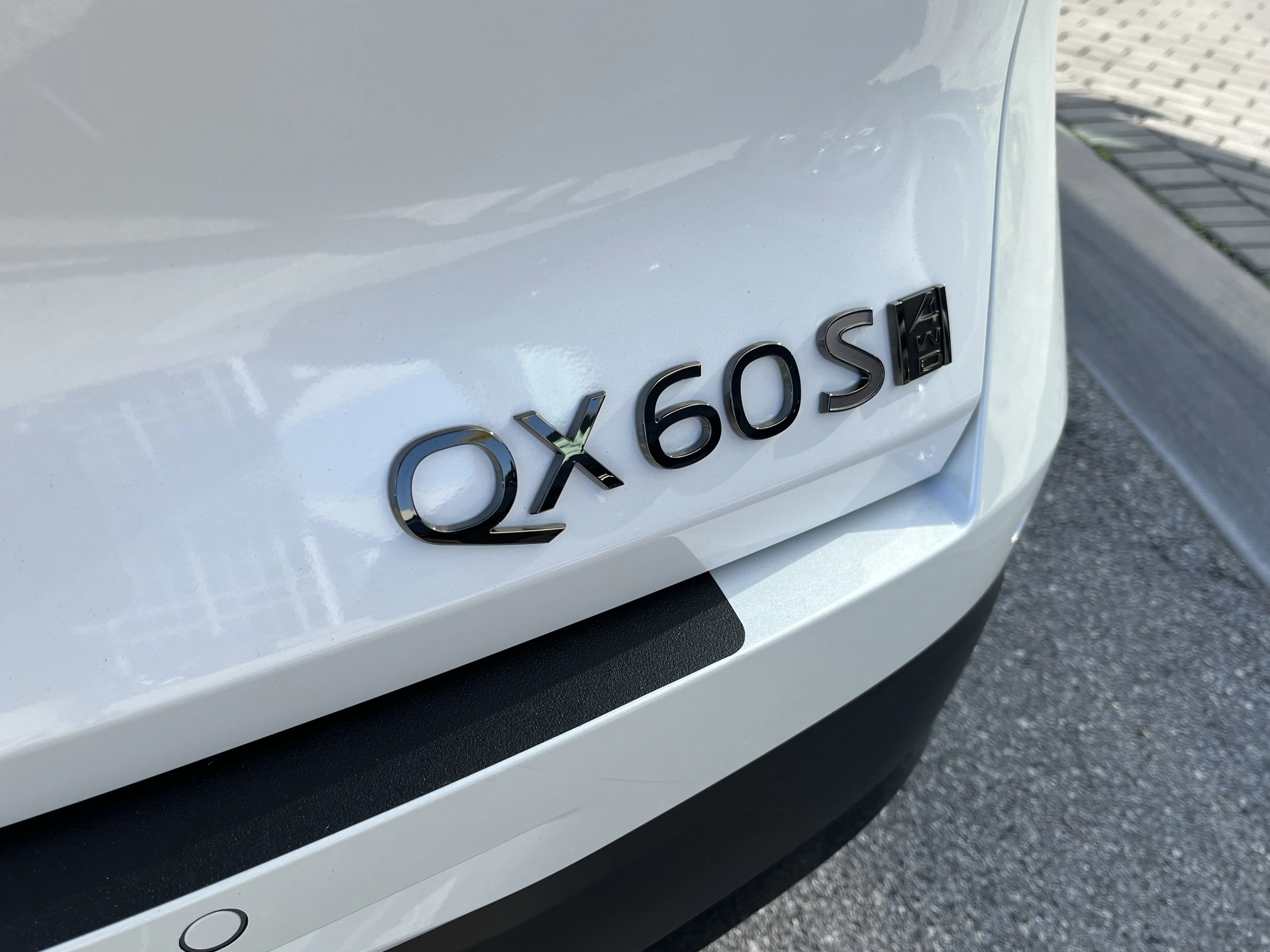 New 2026 Radiant White INFINITI SPORT image 5