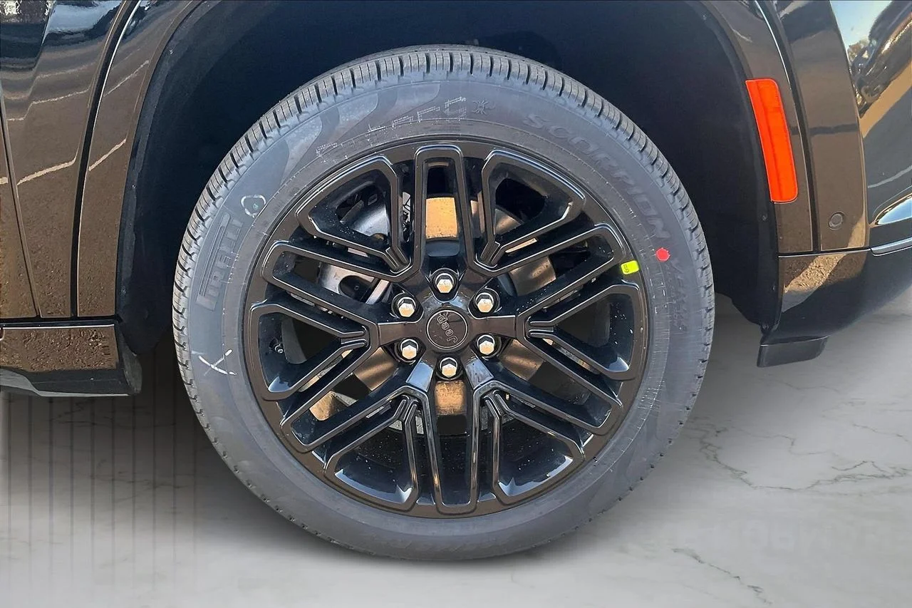 New 2026 High Gloss Black Jeep Limited Reserve image 35
