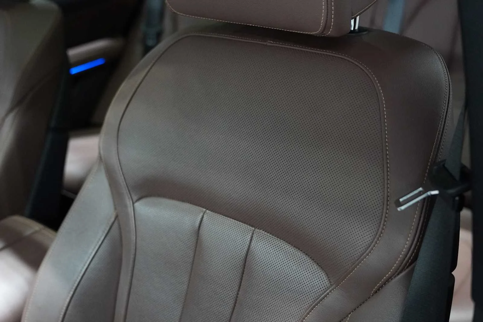 Used 2019 Mineral White Metallic BMW xDrive40i image 11