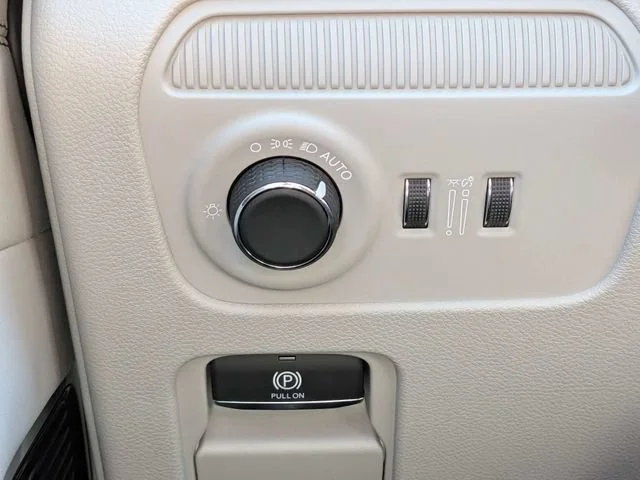 Used 2026 Bright White Cl Jeep Limited Reserve image 26