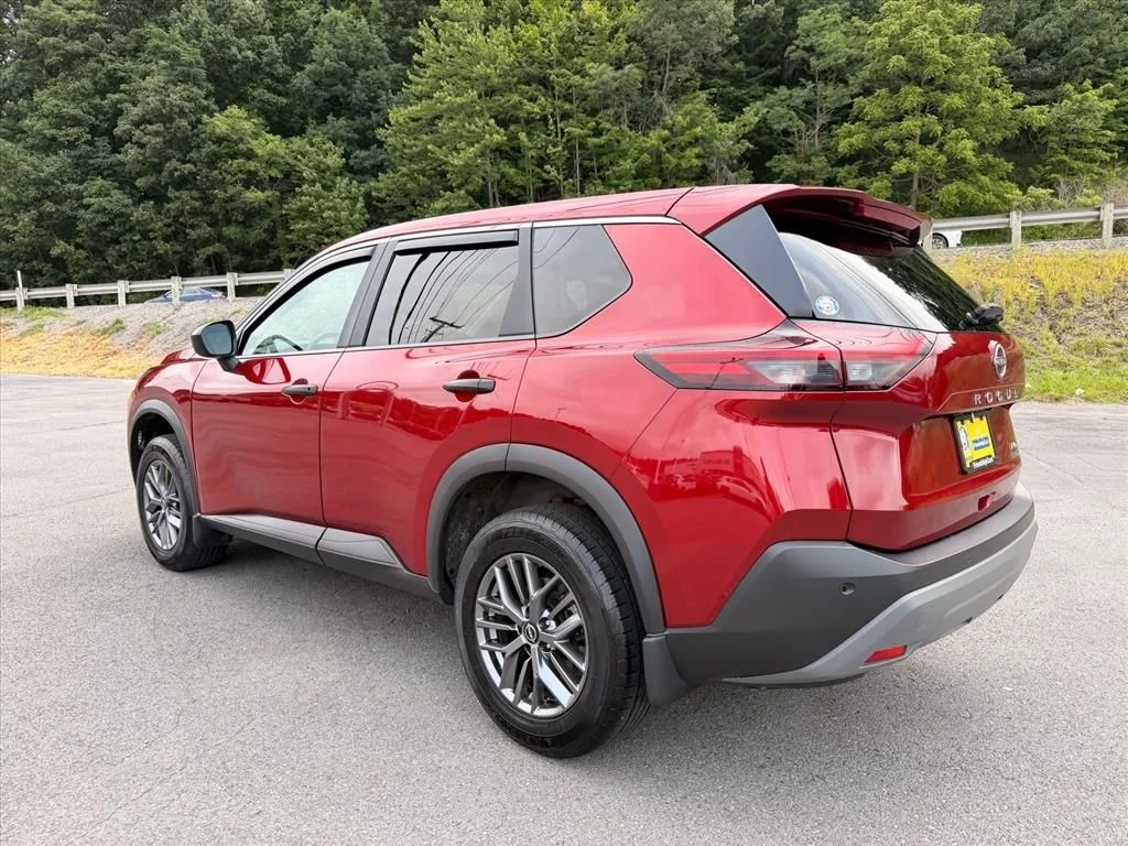 Used 2023 Red Nissan S image 5