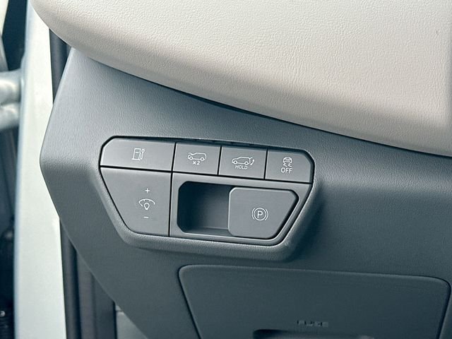 New 2026 Ivory Silver Kia Wind AWD image 10