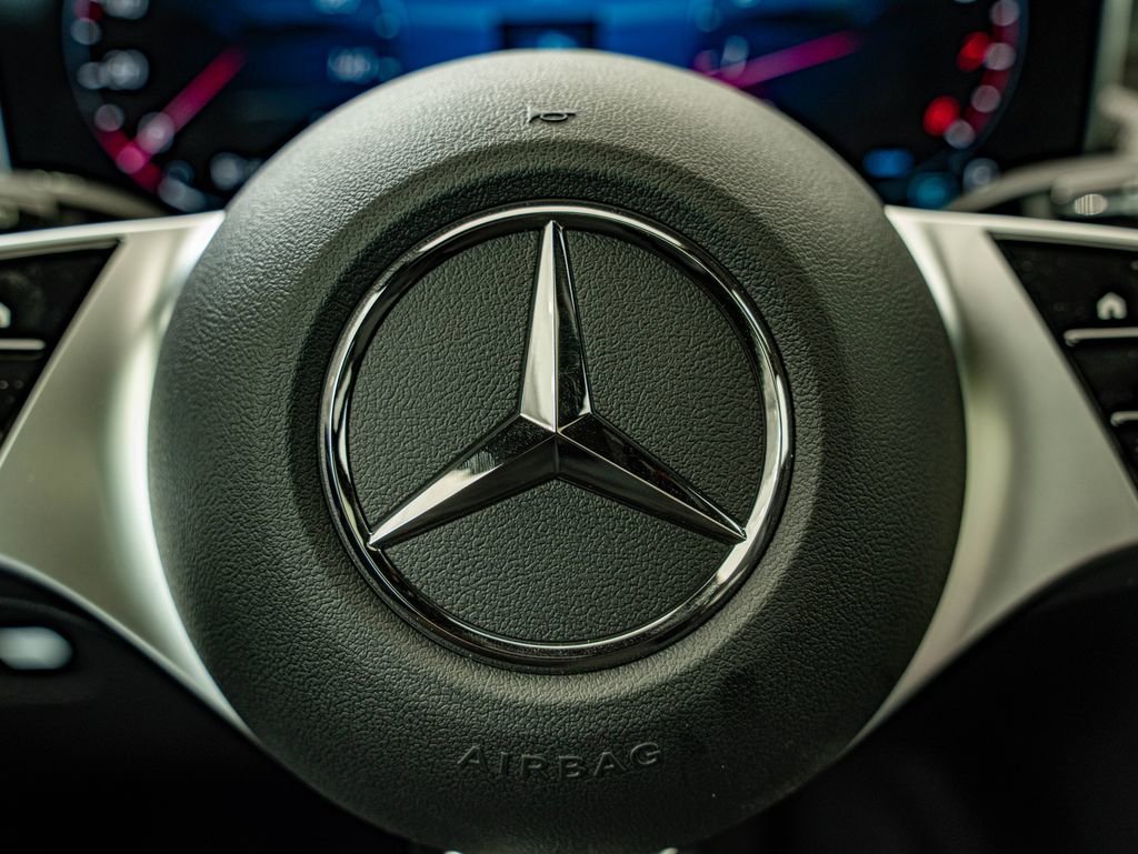 New 2026 Graphite Gray Metallic Mercedes-Benz GLC 300 image 20