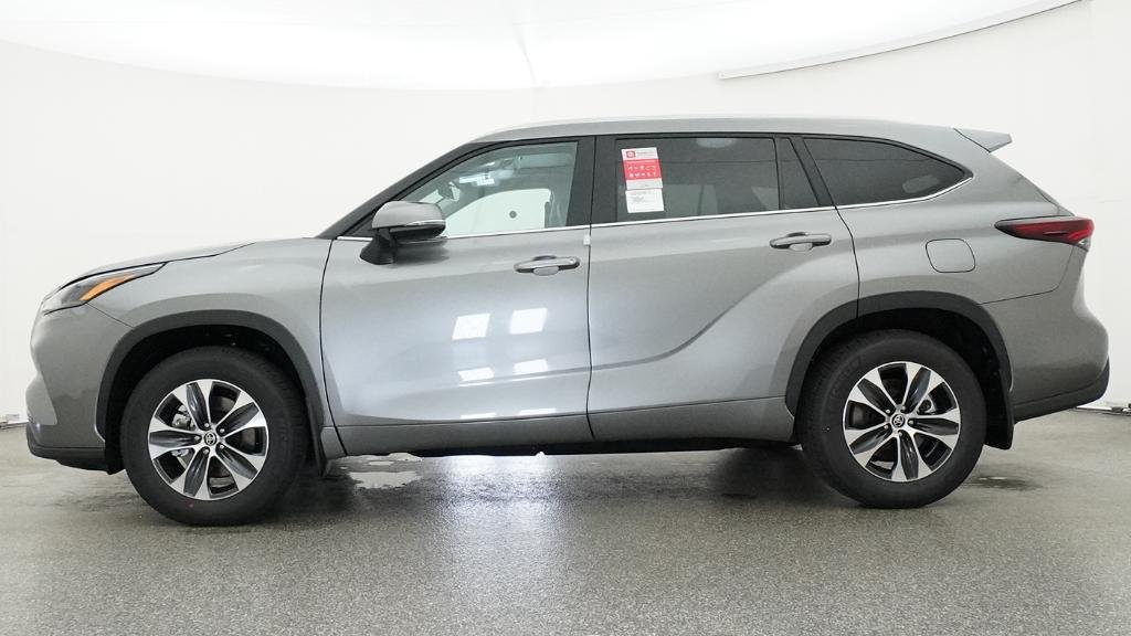 New 2026 Heavy Metal Toyota XLE image 6