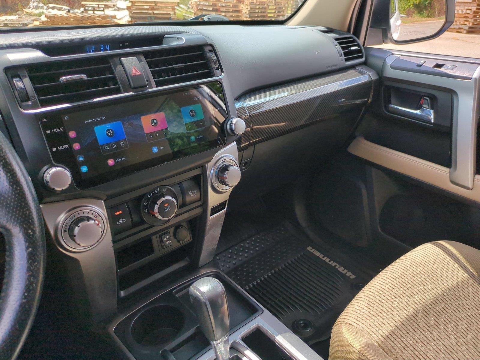 Used 2017 Super White Toyota SR5 image 23