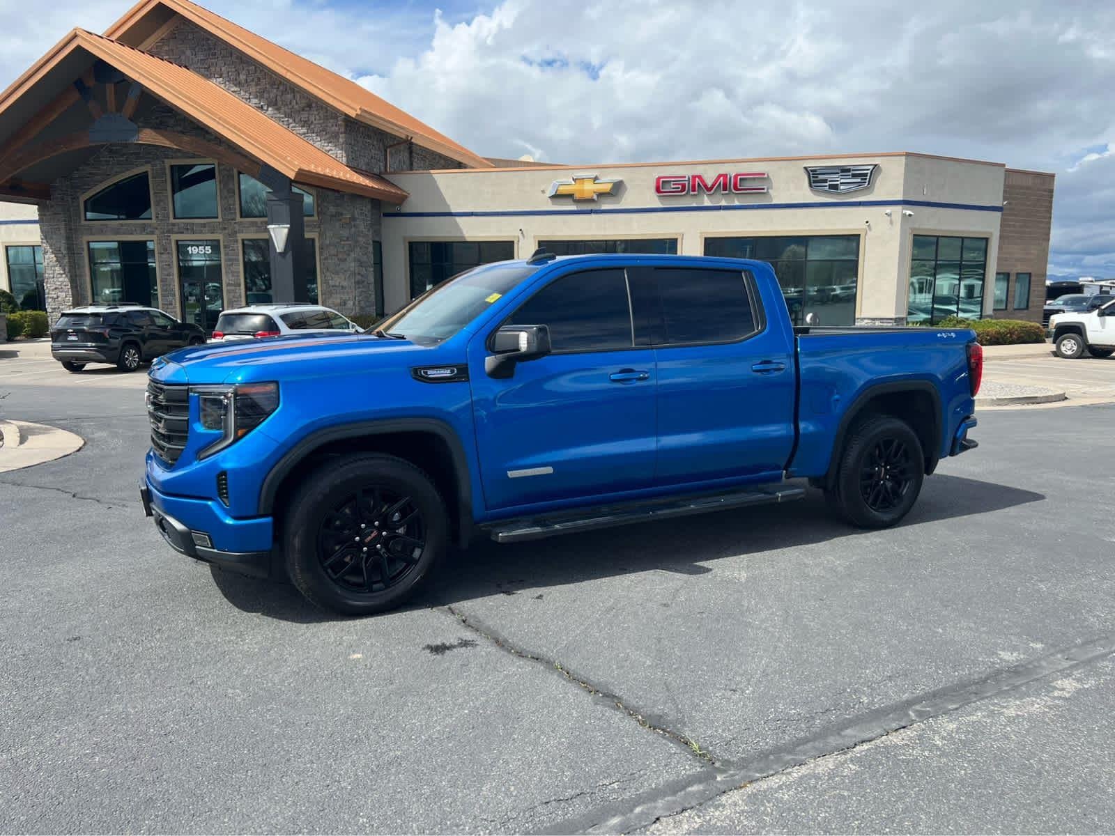 2023 GMC Sierra 4WD Crew Cab Short Box Elevation's photo