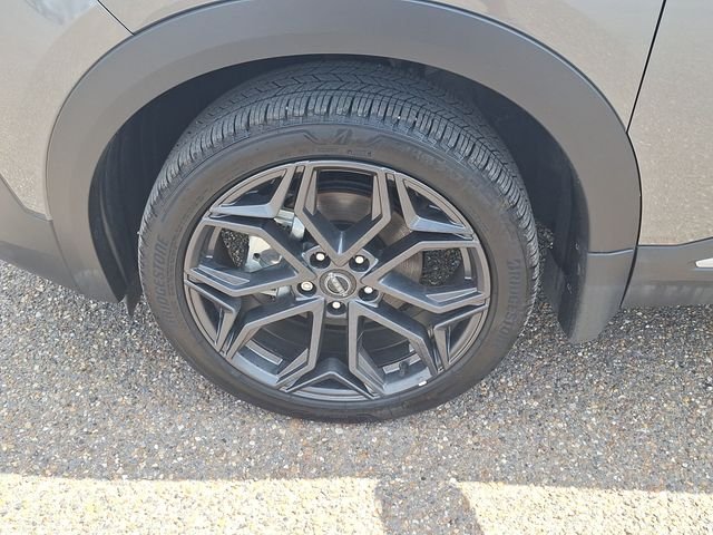 Used 2025 Gray Nissan SR image 16