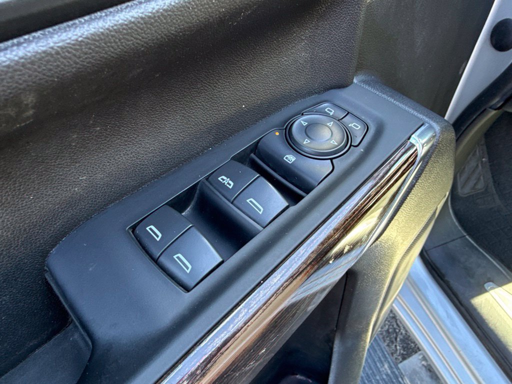 Used 2021 Silver GMC Elevation image 21