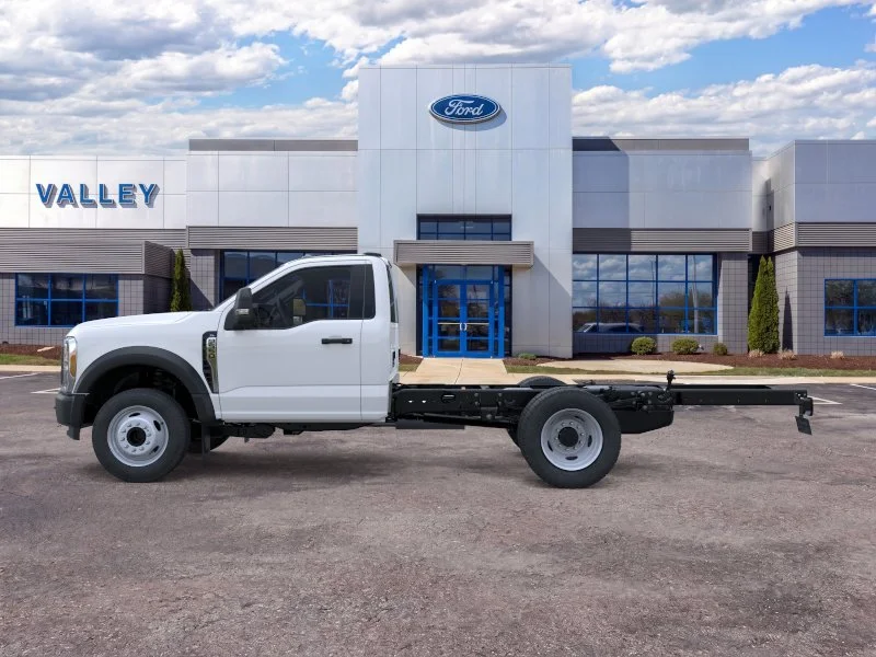 New 2026 Oxford White Ford F-550® XL image 30