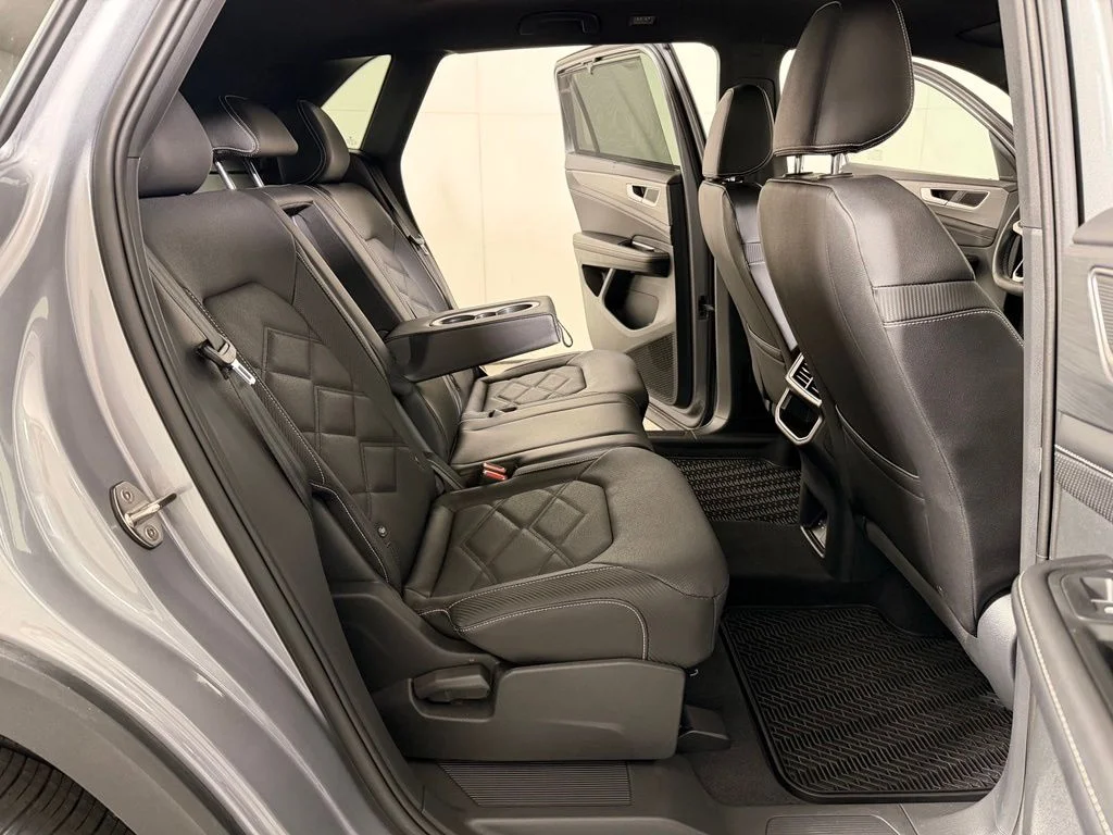 New 2026 Silver Volkswagen 2.0T SE w/Technology image 22