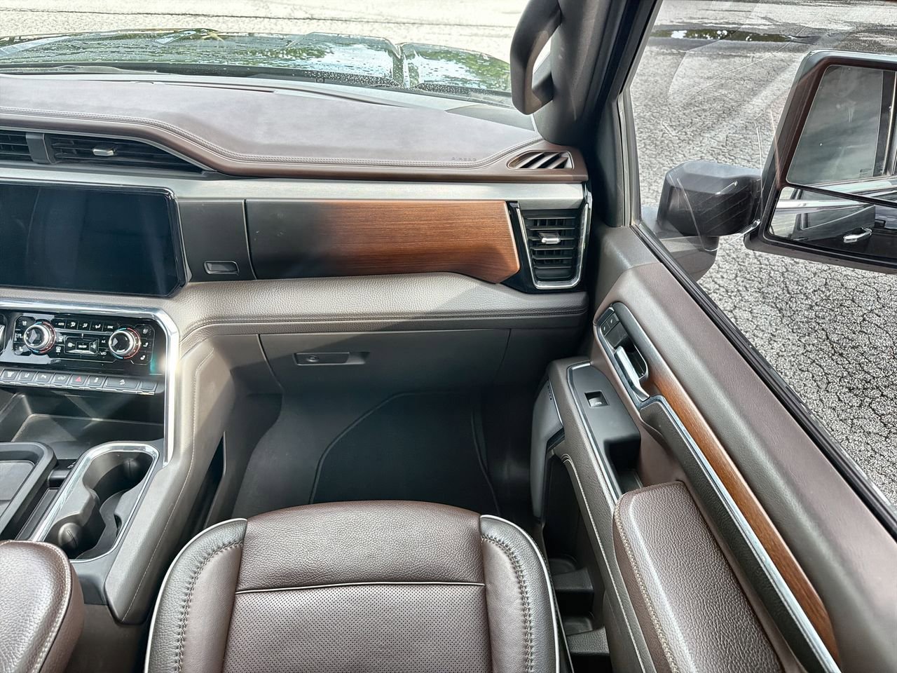 Used 2024 Onyx Black GMC Denali image 24