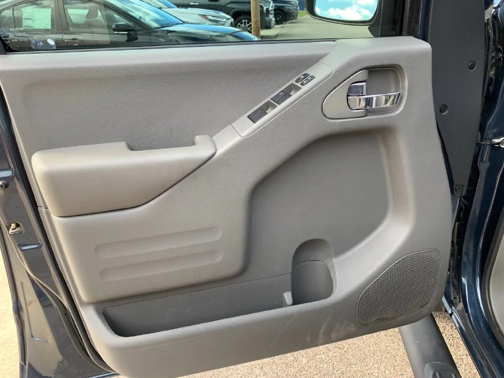 Used 2019 Blue Nissan SV image 12