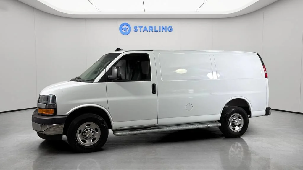 Used 2025 Summit White Chevrolet WT image 3