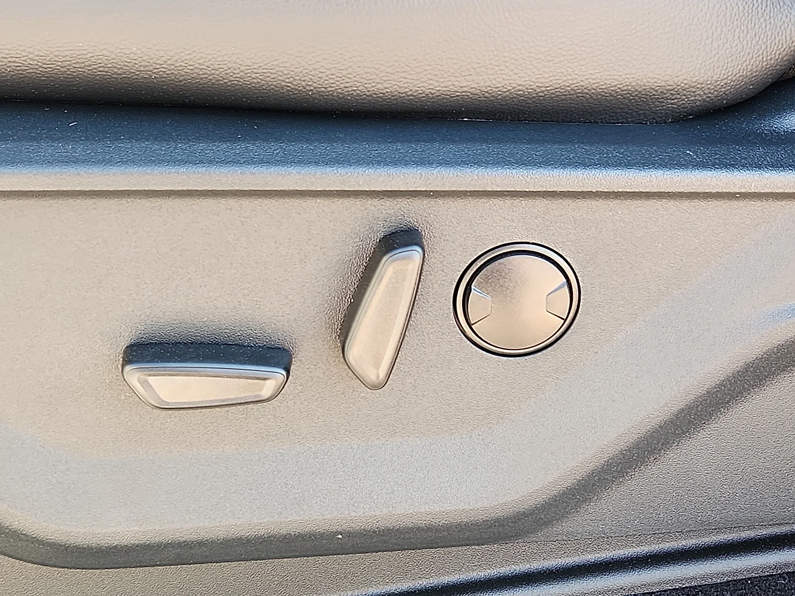 New 2026 Oxford White Ford Lariat image 16