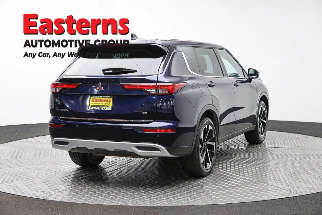 Used 2023 Blue Mitsubishi SE image 5