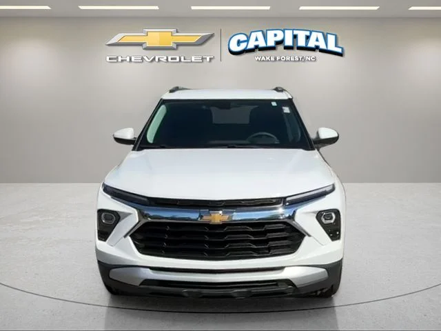 Used 2025 White Chevrolet LT image 8