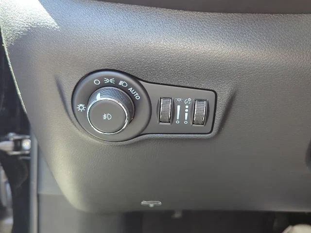 New 2026 Black Jeep Latitude image 20