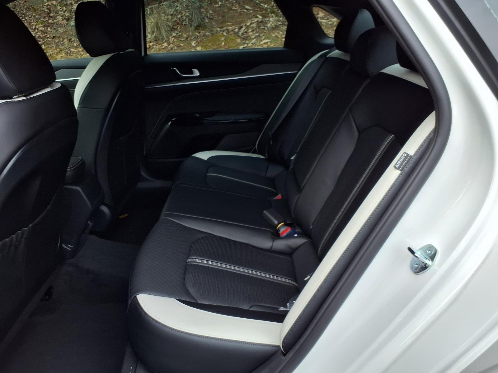 New 2026 Snow White Pearl Kia GT-Line FWD image 4