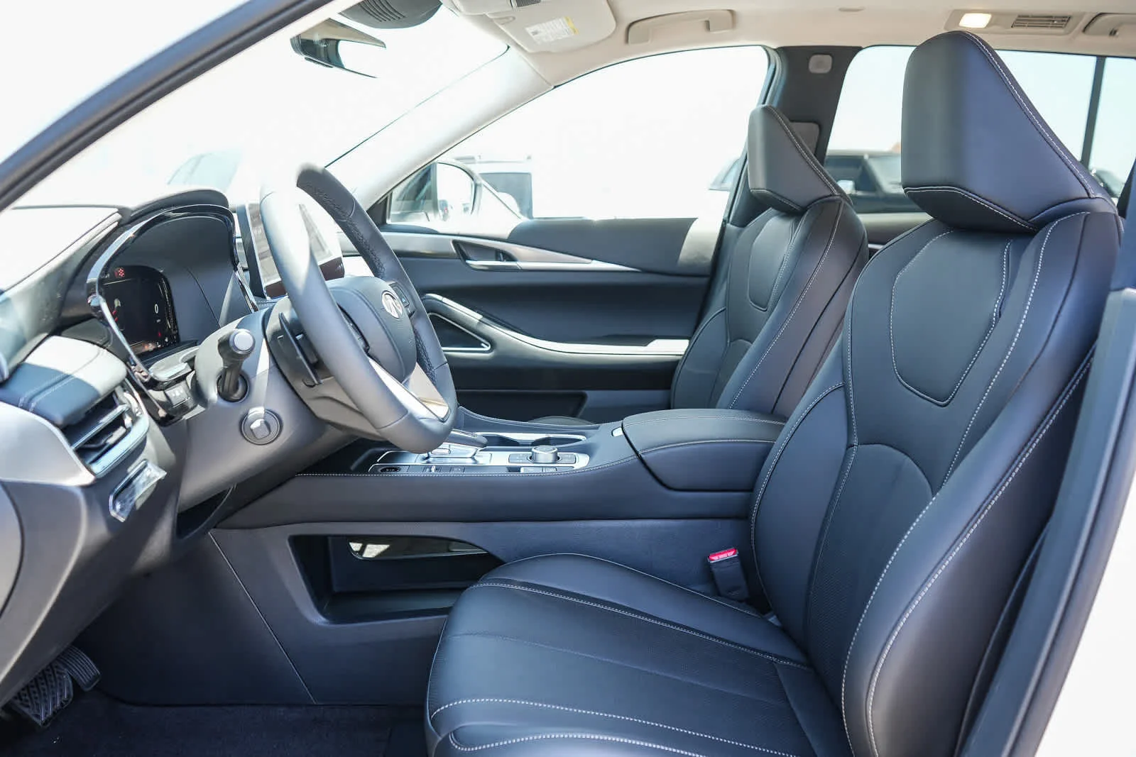 New 2027 MINERAL BLACK INFINITI Luxe FWD image 19