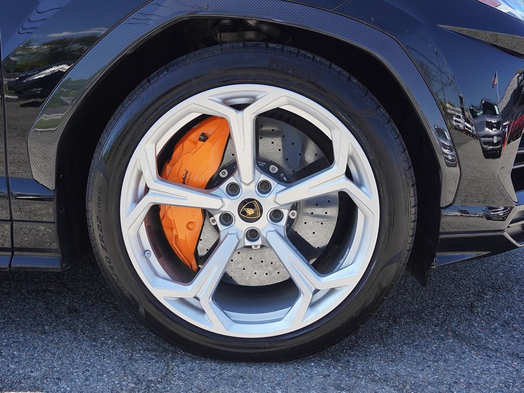 Used 2022 Black Lamborghini Base image 26