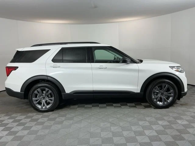 New 2026 Star White Metallic Tri-Coat Ford Active image 4