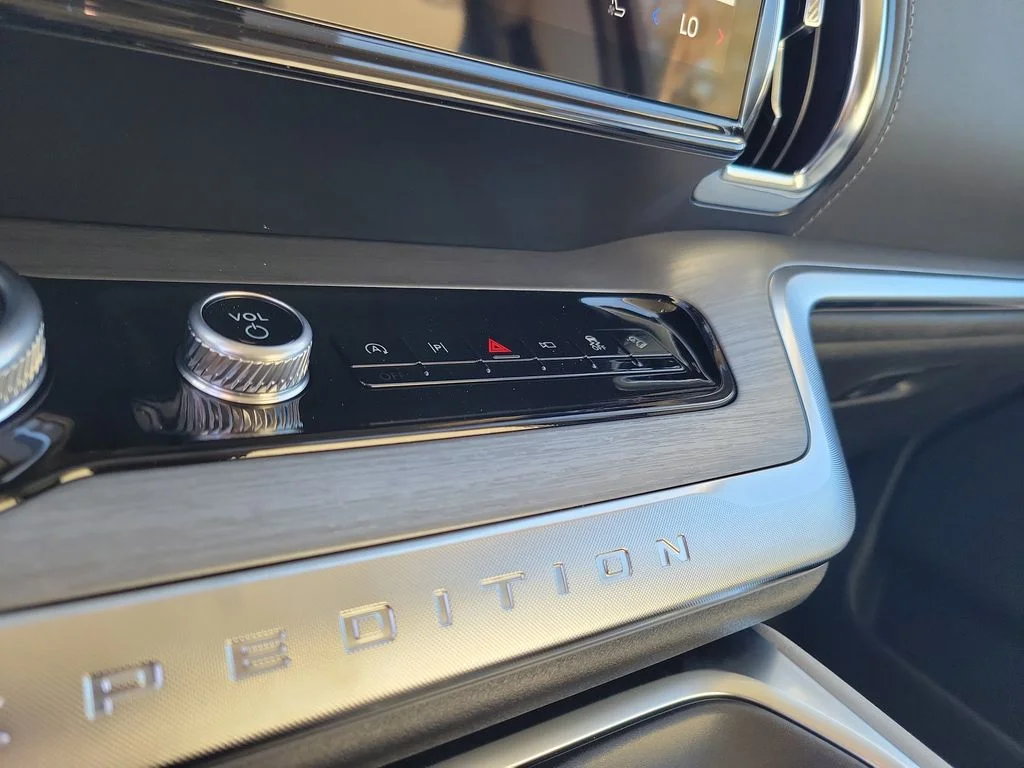 New 2026 Dark Matter Gray Metallic Ford MAX Platinum® image 18