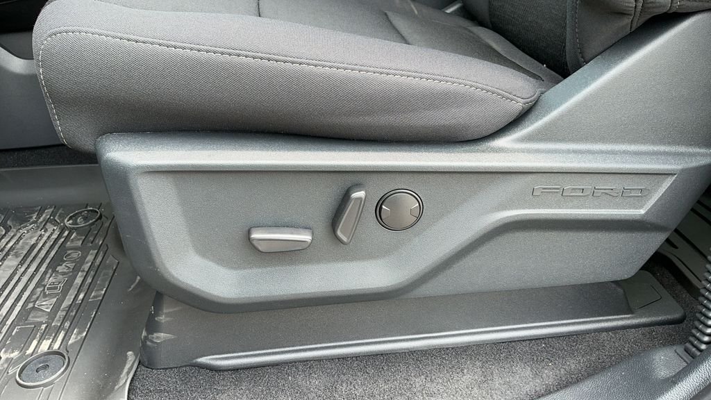 New 2026 Agate Black Metallic Ford XLT image 19