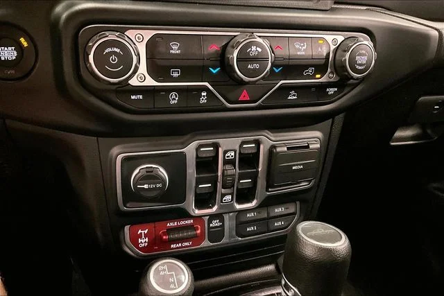 Used 2023 Black Clearcoat Jeep Mojave image 32