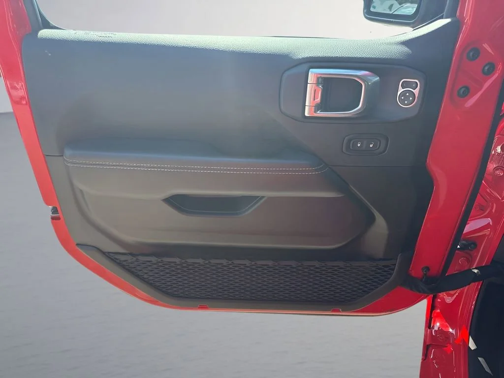 Used 2025 Red Jeep Sahara image 25