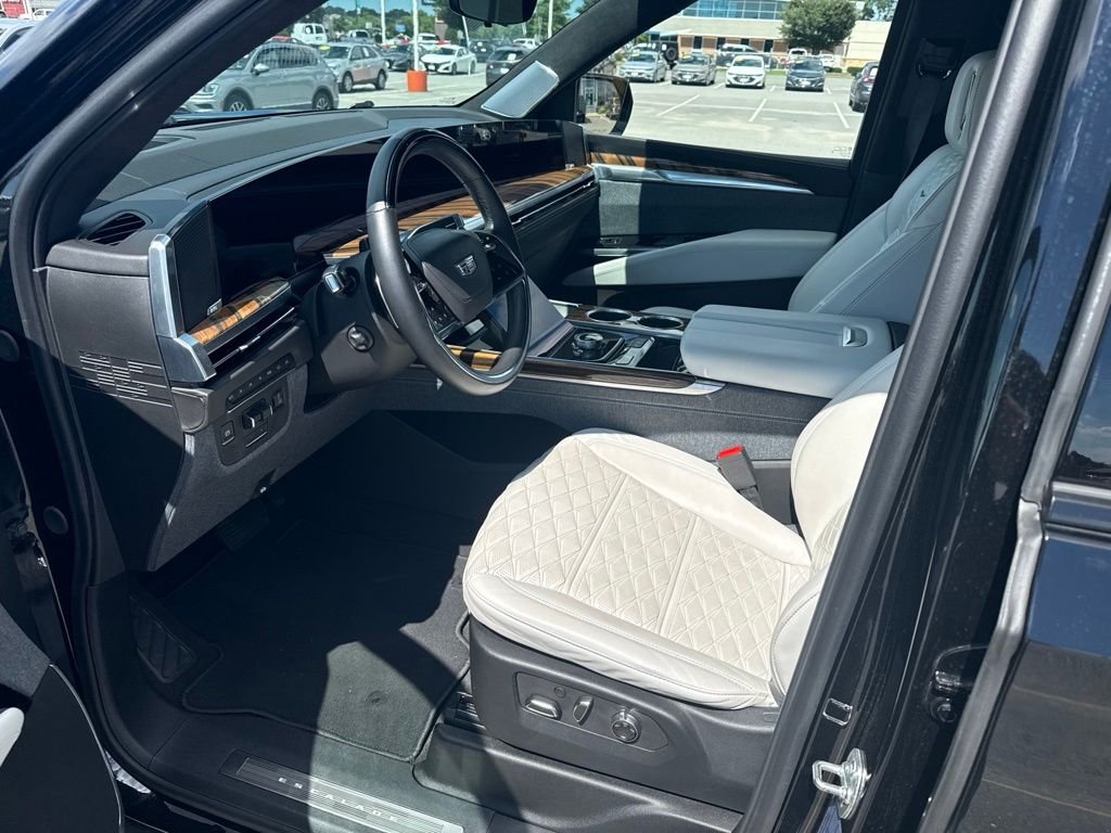 Used 2025 Black Cadillac Sport Platinum image 9