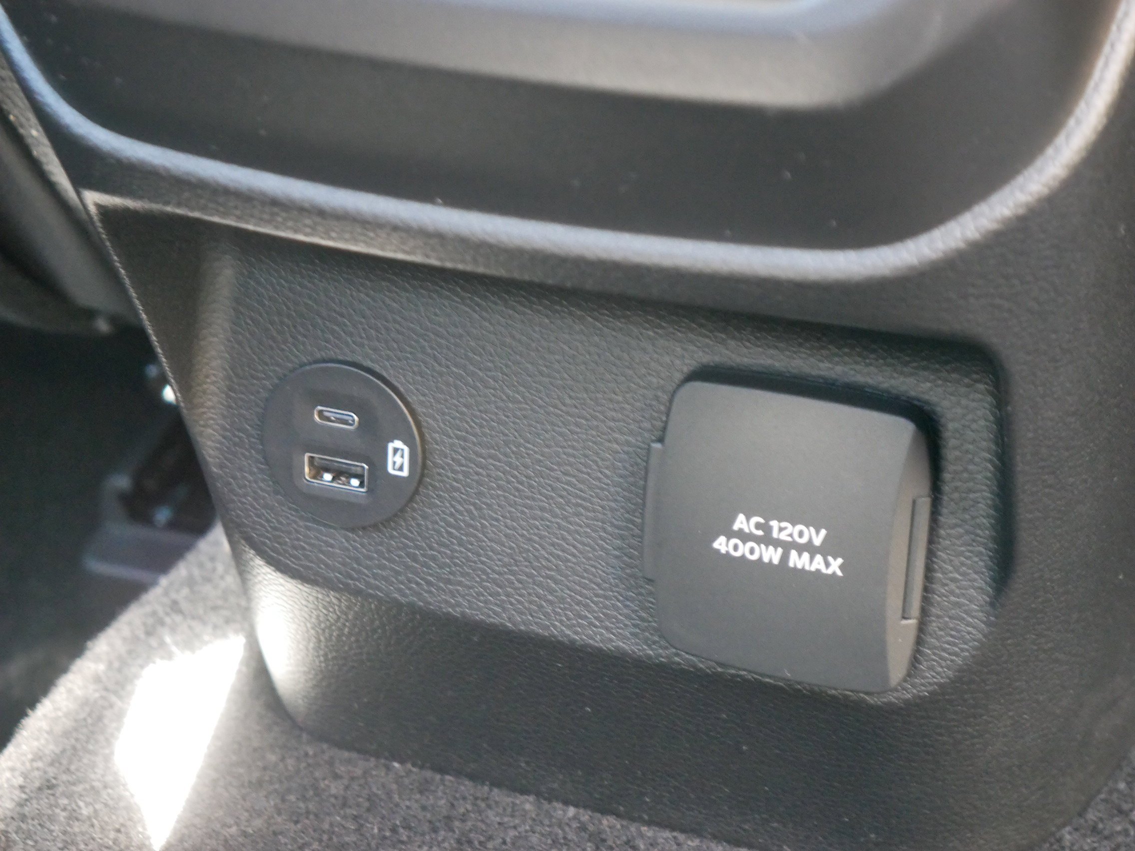 New 2025 Oxford White Ford XLT image 32