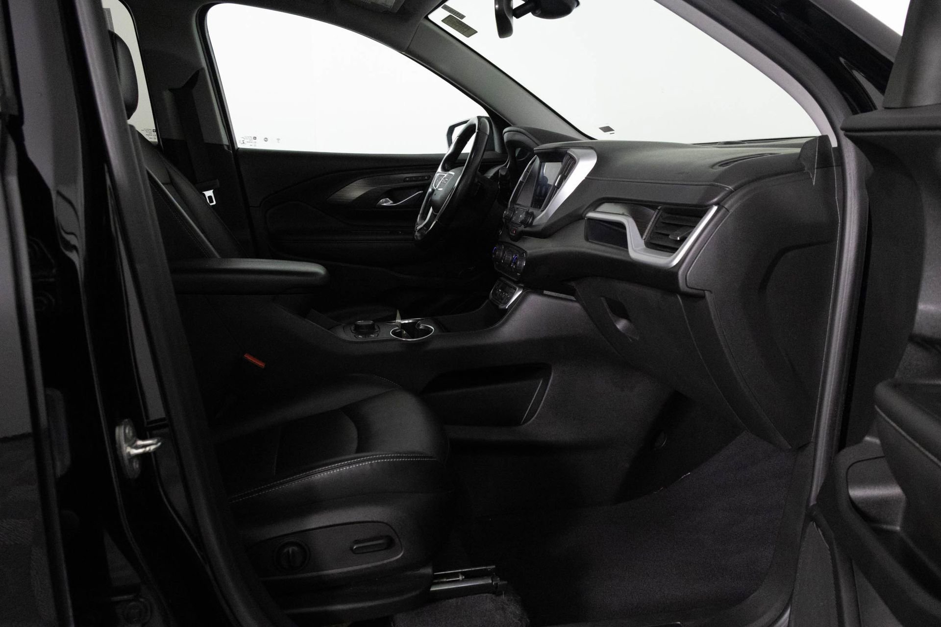 2022 GMC TERRAIN - Image 39