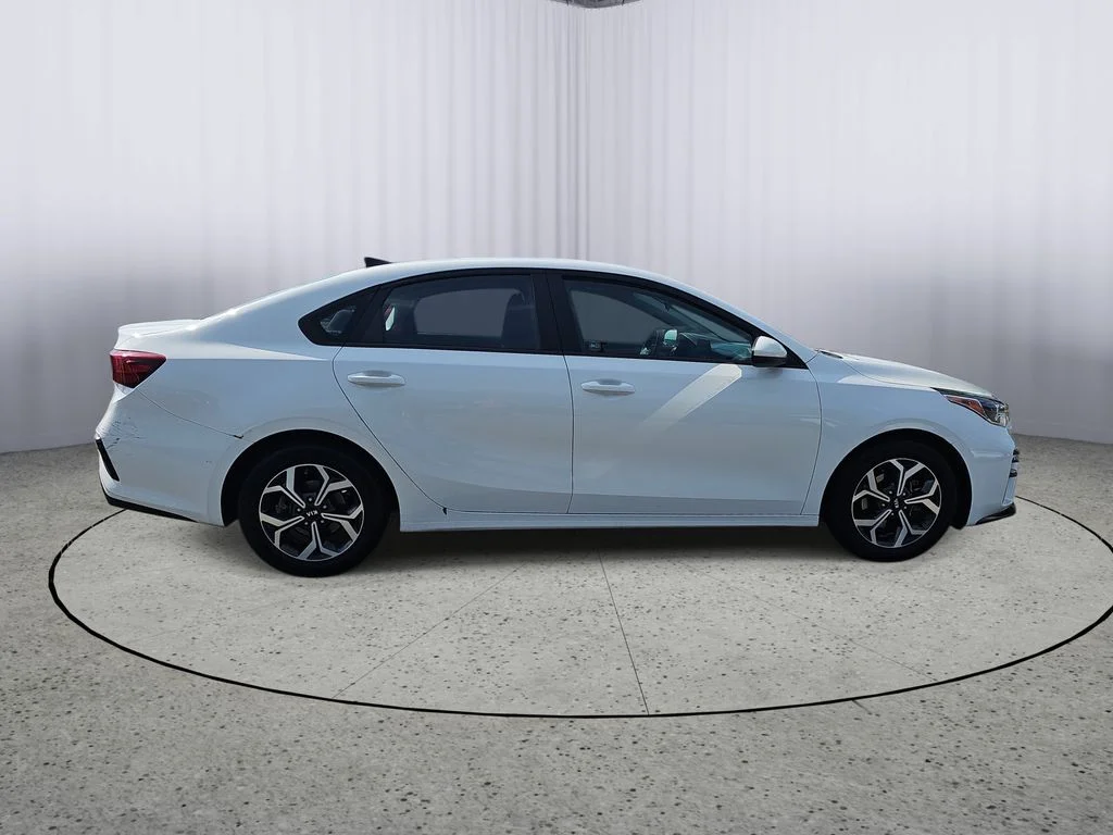 Used 2021 White Kia LXS image 6