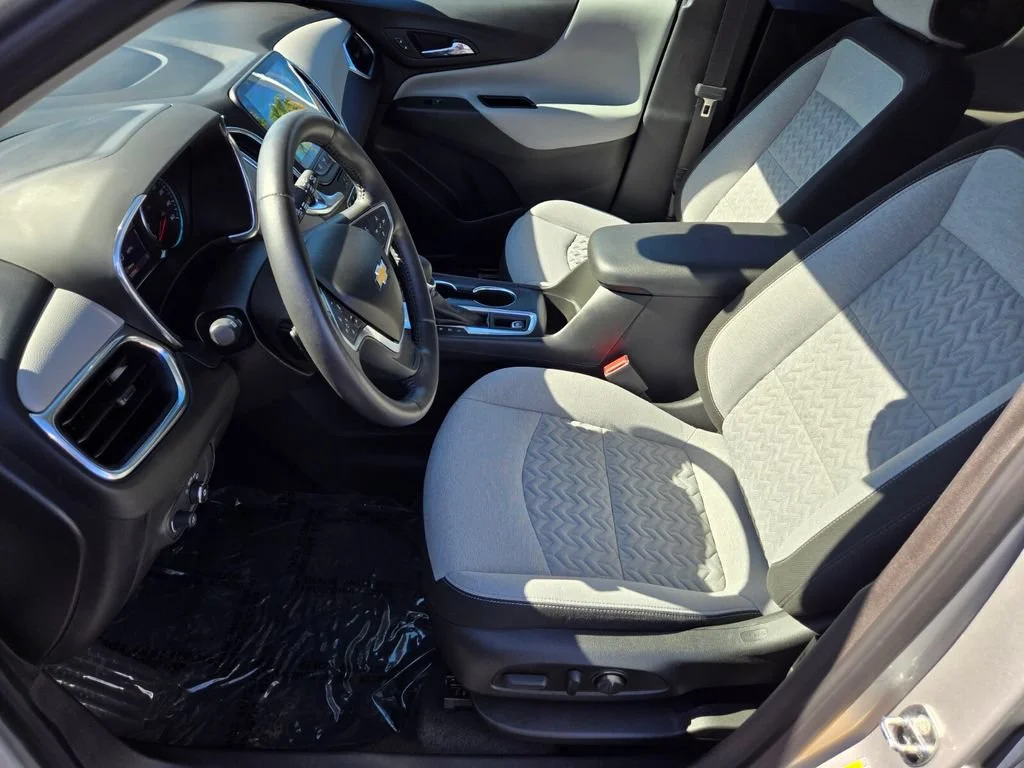 Used 2022 Silver Ice Metallic Chevrolet LT image 10