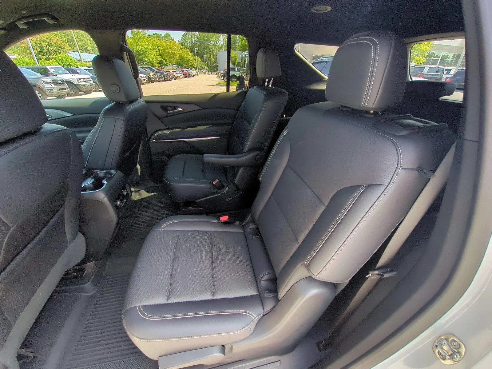 Used 2024 Summit White Chevrolet FWD LT image 33