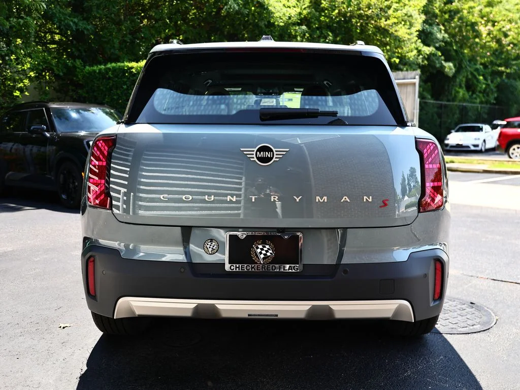 New 2027 Green Metallic MINI Signature Plus image 10
