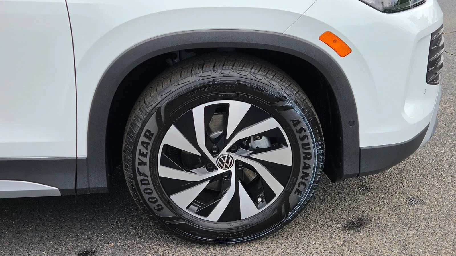 New 2026 pure white Volkswagen S image 16